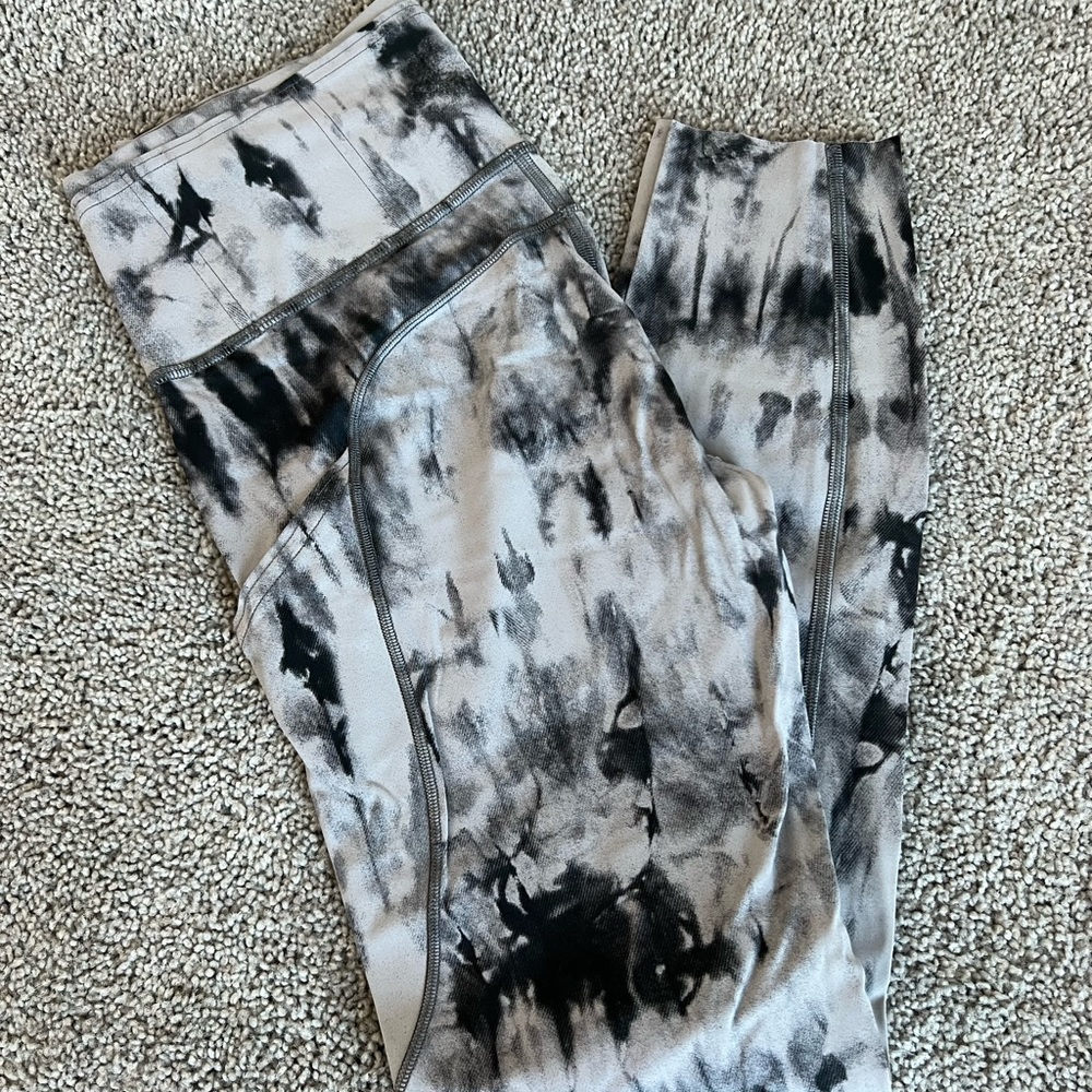Lululemon leggings size 6